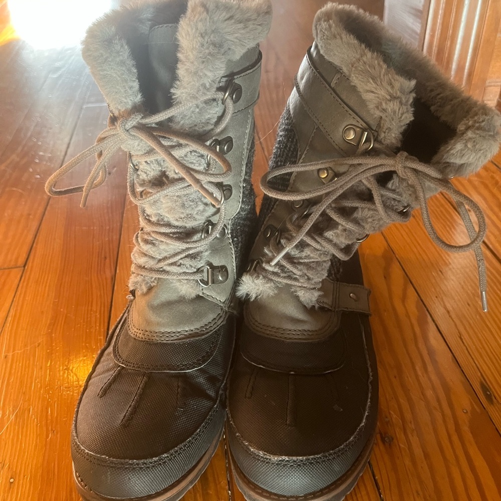 Women’s Snow Boots - Size 7.5